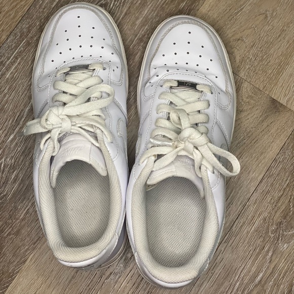 White Nike Air Force 1 ‘07. Size 8 - Picture 8 of 8